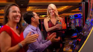 Filipino player accessing plus77 live casino on a mobile phone